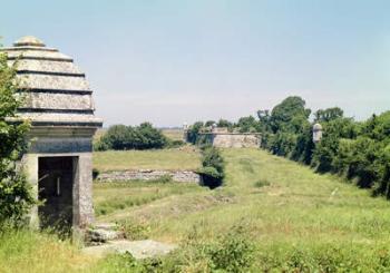 View of the ruined fortifications built by Richelieu after 1628 (photo) | Obraz na stenu