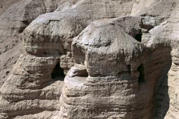 View of the Qumran Caves, where the Dead Sea Scrolls were discovered in 1947 (photo) | Obraz na stenu