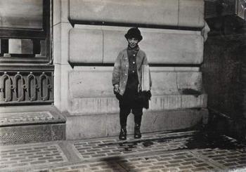 Newsboy, 1909 (b/w photo) | Obraz na stenu