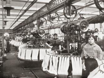 Smith's Woolcombing Works, Bradford, West Yorkshire, England. Workers in the late 19th century. From Picturesque History of Yorkshire, published c.1900 | Obraz na stenu