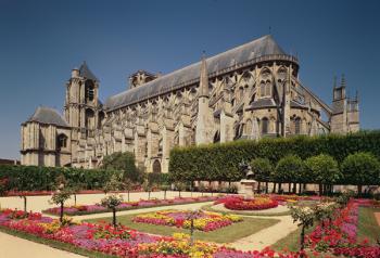 View of the nave of St. Etienne Cathedral, built 1200-60 (photo) | Obraz na stenu