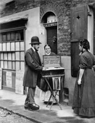 Street Doctor, 1876 (b/w photo) | Obraz na stenu