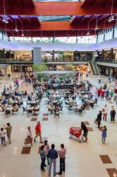 Marbella, Costa del Sol, Malaga Province, Andalusia, southern Spain. La Canada shopping centre. Cafe Luz de Luna. Modern urban architecture. | Obraz na stenu