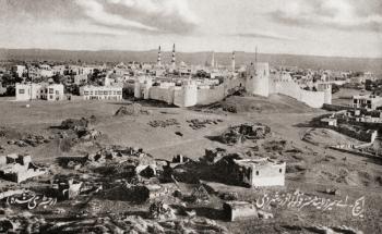 Medina, Saudi Arabia, circa 1915 when it was part of the Ottoman Empire. From Heroes of Modern Adventure, published 1927 | Obraz na stenu