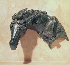 Head of a mule crowned with ivy, ornament from the armrest of a bed (bronze) | Obraz na stenu