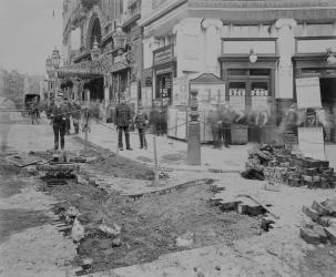 Removing the cobblestones outside the Criterion Theatre (b/w photo) | Obraz na stenu