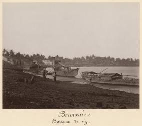 Boats carrying rice on the River Thanlwin, Mupun district, Moulmein, Burma, late 19th century (albumen print) (b/w photo) | Obraz na stenu