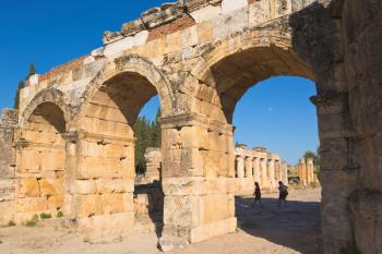 Hierapolis, Denizli Province, Turkey. Ruins of the ancient city. The northern Roman Gate, also known as the Domitian Gate, or Domitian Arch, or the Frontinus Gate. Hierapolis is a UNESCO World Heritage Site. | Obraz na stenu