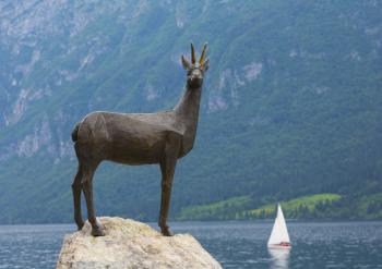 Statue of Zlatorog on the shore of the lake, Lake Bohinj (Bohinjsko jezero), Triglav National Park, Upper Carniola, Slovenia (photo) | Obraz na stenu