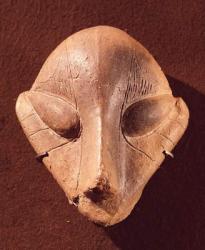 Stylised head, from Predionica, Late Vinca Culture, c.4500-4000 BC (terracotta) | Obraz na stenu