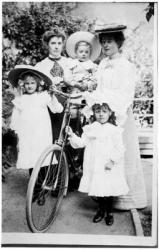 Family Group with Bicycle, c.1890s (b/w photo) | Obraz na stenu
