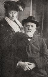 William T Stead, 1849 - 1912. English journalist publisher and social crusader. Here seen with his wife. | Obraz na stenu
