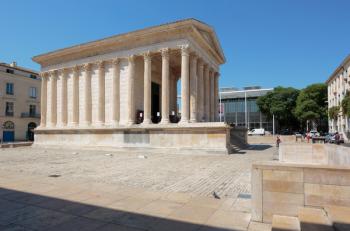 Nimes, France. Maison Carree. (photo) | Obraz na stenu
