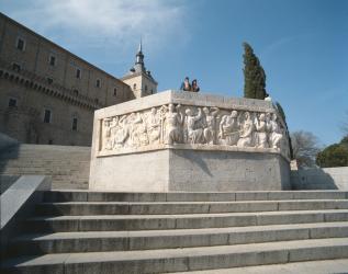 Steps of the Alcazar with the Monument to Victory by Juan de Avalos (1911-2006) 1961 (photo) | Obraz na stenu