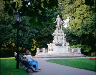 Monument to Mozart, built 1896, Burggarten (photo) | Obraz na stenu
