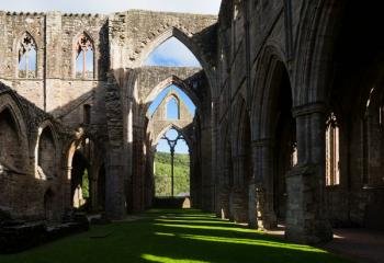 Tintern Abbey, Wales, United Kingdom (photo) | Obraz na stenu