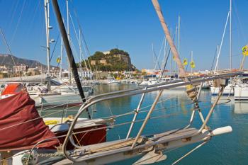 Denia, Alicante Province, Costa Blanca. Spain. The castle and waterfront seen over the yacht harbour. | Obraz na stenu