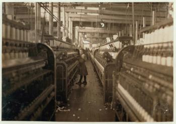 Child spinner in Mollahan Cotton Mills, Newberry, South Carolina, 1908 (b/w photo) | Obraz na stenu