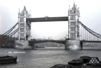 View of Tower Bridge (b/w photo) | Obraz na stenu