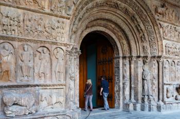 Ripoll, Girona Province, Catalonia, Spain. Monastir, or monastery, de Santa Maria (photo) | Obraz na stenu