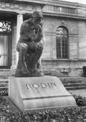 Statue of the Thinker on Auguste Rodin's tomb in the park of Villa des Brillants (marble) (b/w photo) | Obraz na stenu
