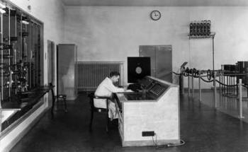 Control desk of a transmission facility in Hamburg, c.1934, (b/w photo) | Obraz na stenu