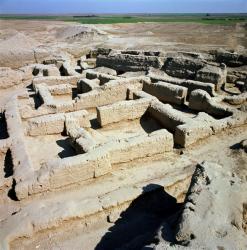 Remains of houses (photo) | Obraz na stenu