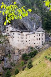Predjama Castle, Slovenia (photo) | Obraz na stenu