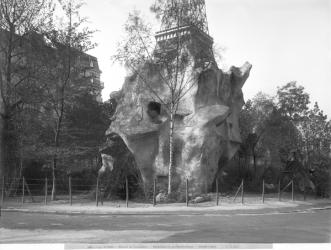 Prehistoric house at the Universal Exhibition of 1889 in Paris, architect Charles Garnier (1825-98) (b/w photo) | Obraz na stenu