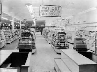 Tills, Woolworths store, 1956 (b/w photo) | Obraz na stenu