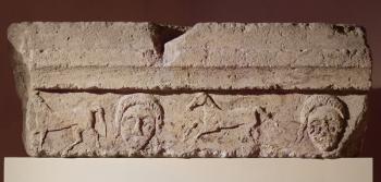 Lintel frieze with heads and horses (stone) | Obraz na stenu