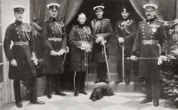 Lord Kitchener and his personal staff in India. From left to right: Lieut. G.G.E. Wylly, Captain N.J.C. Livingstone-Learmonth, Captain O.A.G. Fitzgerald, Colonel W.R. Birdwood, Captain W.F. Basset and Lord Kitchener. Field Marshal Horatio Herbert Kitchene | Obraz na stenu