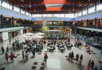 Marbella, Costa del Sol, Malaga Province, Andalusia, southern Spain. La Canada shopping centre. Cafe Luz de Luna. | Obraz na stenu