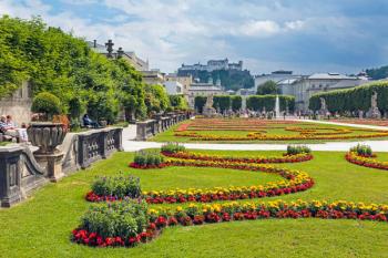 Salzburg, Salzburg, State, Austria. View across the gardens of the Schloss Mirabell to the Hohensalzburg fortress. | Obraz na stenu