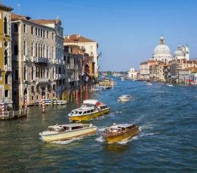 View along the Grand Canal to Santa Maria della Salute, Venice, Veneto Region, Italy (photo) | Obraz na stenu