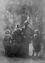 Alfred, Lord Tennyson with his wife Emily and two sons, Hallam and Lionel, c.1862 (albumen print) | Obraz na stenu