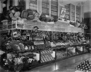 Edw. Neumann, Broadway Market, Detroit, Michigan, c.1905-15 (b/w photo) | Obraz na stenu