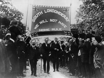 Sir Edward Carson at a South Londonderry Unionist march (b/w photo) | Obraz na stenu