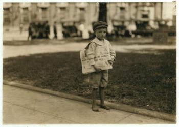 7 year old newsboy Ferris in Mobile, Alabama, 1914 (b/w photo) | Obraz na stenu