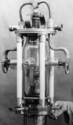 Vacuum tube for television broadcasting, c. 1933 (b/w photo) | Obraz na stenu