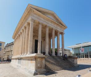 Nimes, France. Maison Carree. (photo) | Obraz na stenu