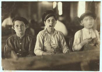 Boys making cigars at Englehardt & Co, Tampa, Florida, 1909 (b/w photo) | Obraz na stenu