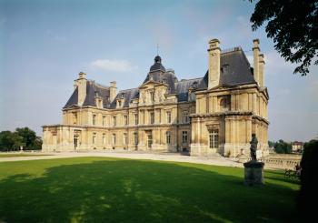 View of the West facade of Chateau de Maisons-Laffitte, built 1642-51 (photo) | Obraz na stenu