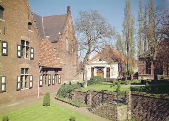 View of the House of the Abbess, the refectory and a dormitory (photo) (see also 208605, 375105, 375106 & 375107) | Obraz na stenu