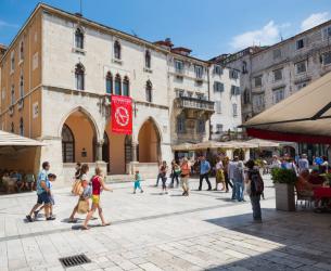 People's Square, Split, Croatia (photo) | Obraz na stenu