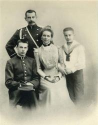 Family portrait of Princess Zenaida Yusupova, Count Felix Sumarokov-Elston and sons Nikolai and Felix, from the studio of A. Pasetti (b/w photo) | Obraz na stenu
