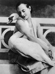Anna Pavlova with her pet swan Jack, c.1905 (b/w photo) | Obraz na stenu