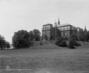 East end of main building, Wellesley College, Massachusetts, c.1900 (b/w photo) | Obraz na stenu
