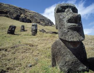 Monolithic Statues at Rano Raraku Quarry, c.1000-1600 (photo) | Obraz na stenu