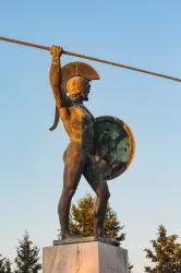 Statue of Leonidas on the monument celebrating the Battle of Thermopylae which took place during the Greco-Persian War of 480 BC, near Kamena Vourla, Central Greece, Greece (photo) | Obraz na stenu